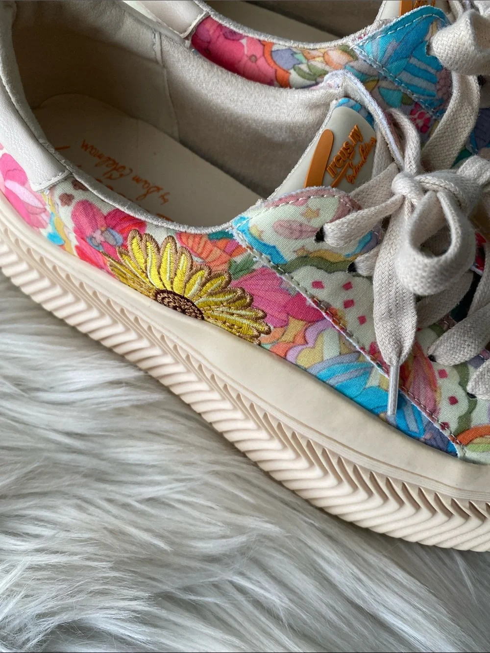 Circus by Sam Edelman bold floral